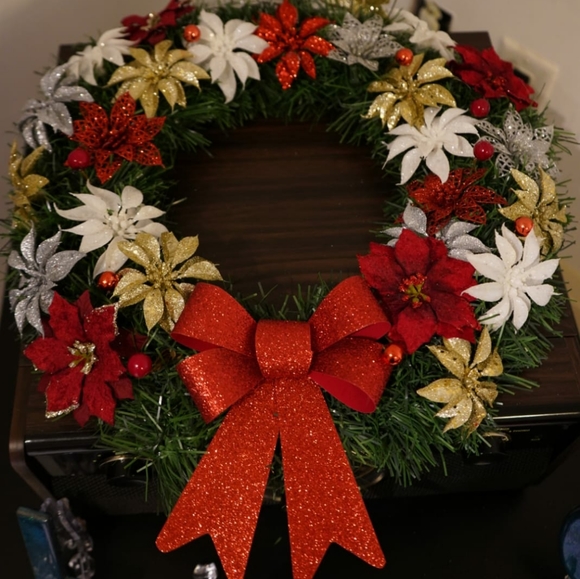 Christmas Holiday Wreath - Picture 3 of 4